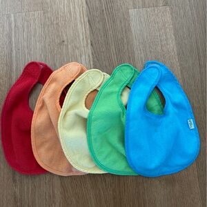 Green Sprouts baby bibs (x5), 3-12 months, assorted colors, 5-pack.